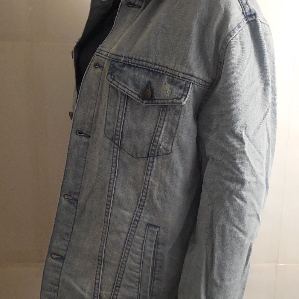 NWT Light Wash Distressed Shredded Jean Jacket - Picture 2 of 4